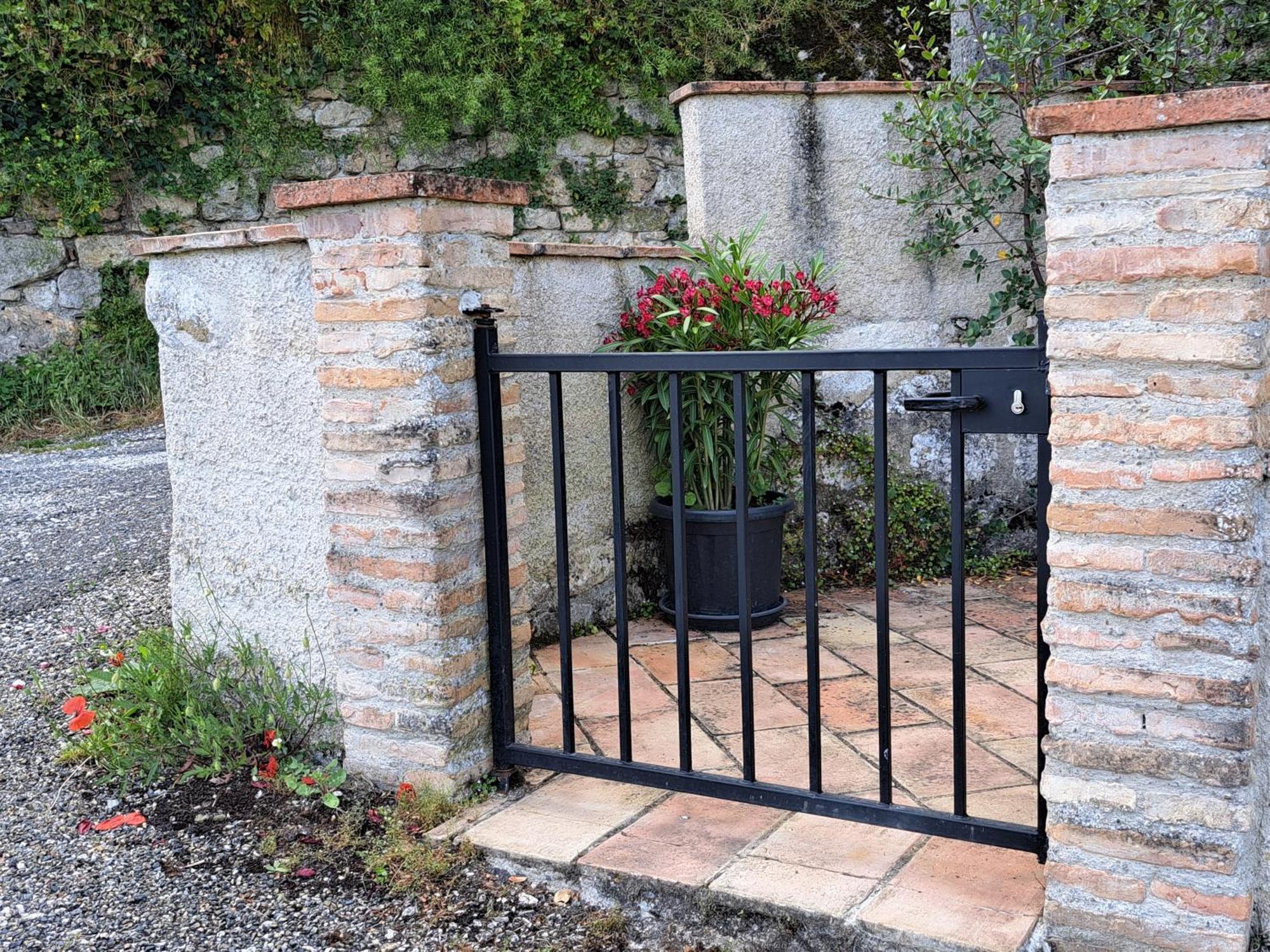 La Maison Du Levant A Lauzerte Kültér fotó